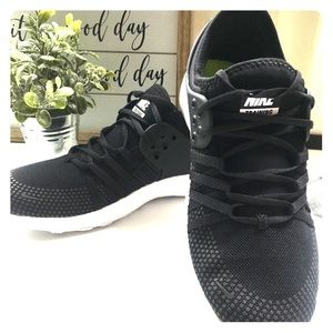 Nike Free TR 7 Black Sneakers